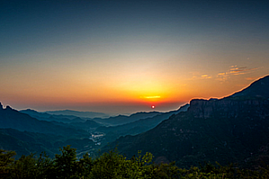 落日黄昏海边沙滩实拍视频素材